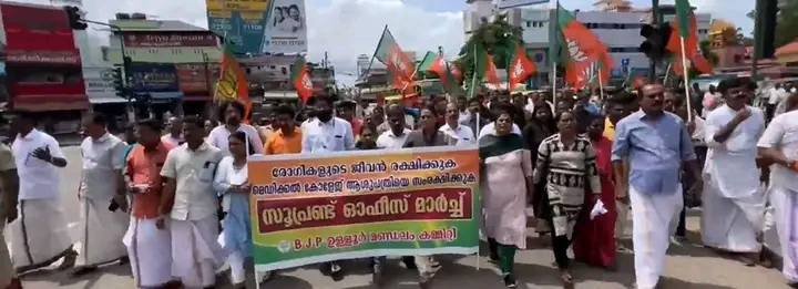 സംസ്ഥാനത്തെ ആരോഗ്യമേഖല പ്രതിസന്ധി നേരിടുകയാണെന്നാരോപിച്ച് കോണ്‍ഗ്രസും ബിജെപിയും സംസ്ഥാനവ്യാപകമായി പ്രതിഷേധിച്ചു.