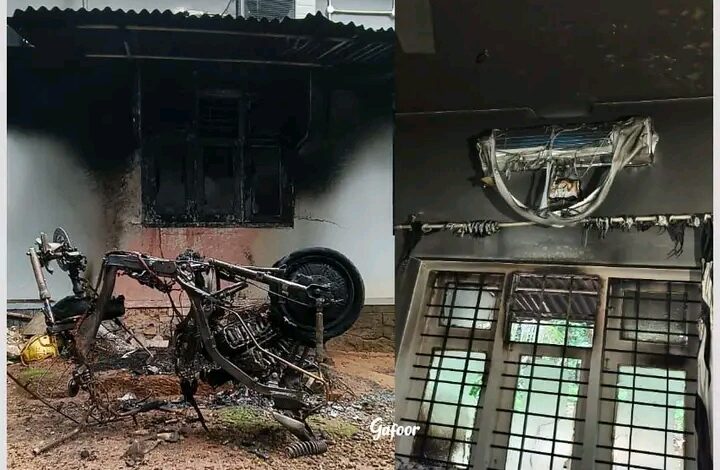 മമ്പുറത്ത് ഇലക്ട്രിക് സ്കൂട്ടറിന് തീപിടിച്ചു:കത്തിനശിച്ചു