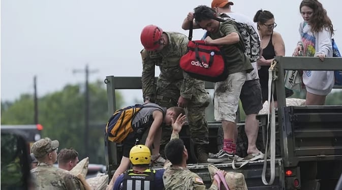 ടെക്സസില്‍ മിന്നല്‍ പ്രളയം; 13 മരണം, നിരവധി പേരെ കാണാതായി, രക്ഷാപ്രവര്‍ത്തനംഗ്വാഡലൂപ്പെ നദിയില്‍ 45 മിനിറ്റിനുളളില്‍ ജലനിരപ്പ് 26 അടിയായി ഉയര്‍ന്നതോടെയാണ് പ്രളയത്തിലേക്ക് മാറിയത്.