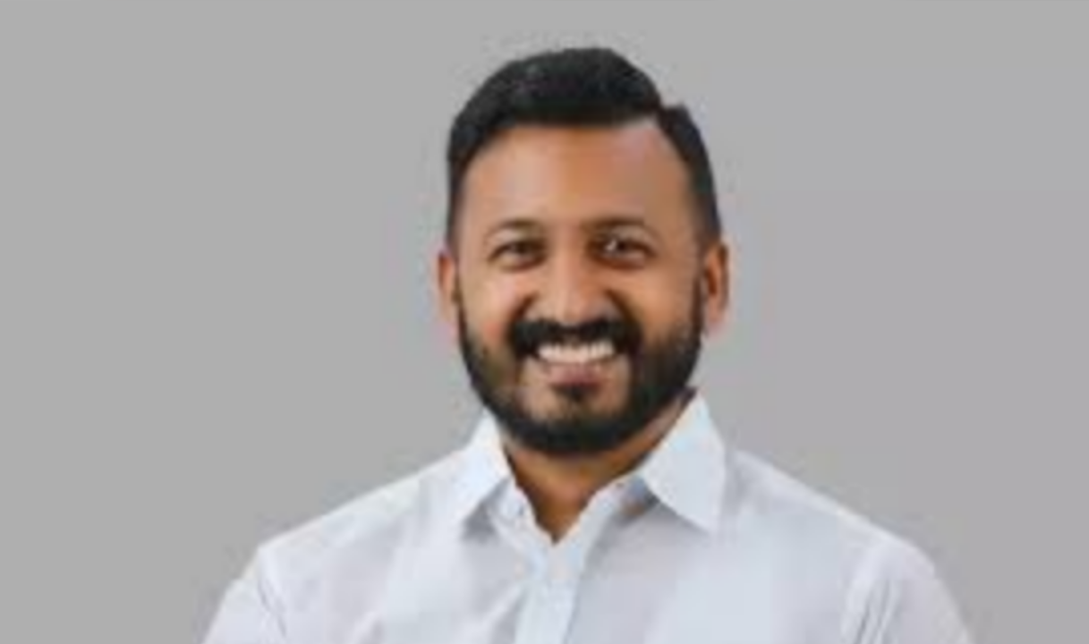 പാരസറ്റാമോൾ കഴിച്ച് ആർക്കെങ്കിലും പനി മാറിയാൽ അത് ആരോഗ്യമന്ത്രിയുടെയും സർക്കാരിൻ്റെയും ക്രഡിറ്റ്,കഴിവ്കെട്ട ആരോഗ്യമന്ത്രി: വിമർശനവുമായി രാഹുൽ മാങ്കൂട്ടത്തിൽ