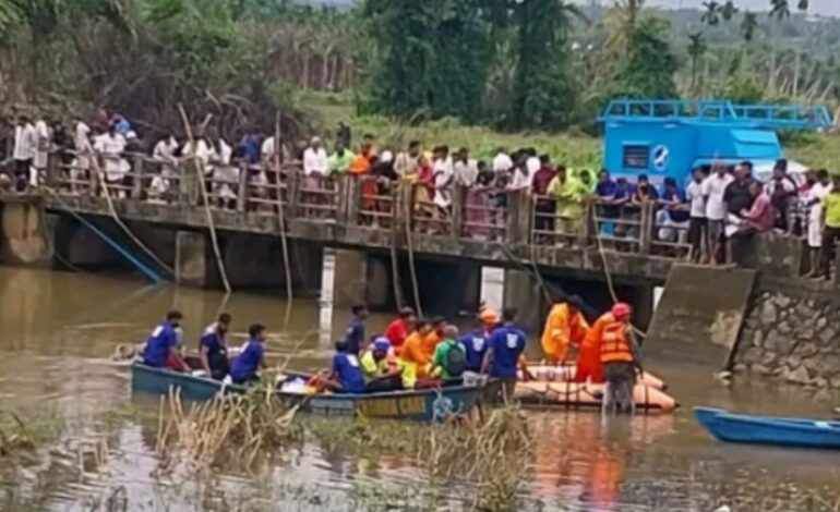തിരൂരങ്ങാടിയിൽ കാറും ബൈക്കും കൂട്ടിയിടിച്ച് ബൈക്ക് യാത്രക്കാരൻ പുഴയിൽ വീണു