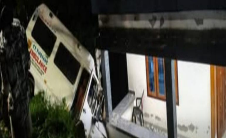 അടൂരിൽ ആംബുലൻസ് നിയന്ത്രണം വിട്ട് മറിഞ്ഞു