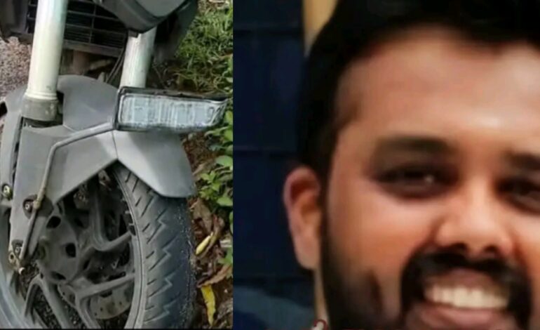 റോഡിലെ കുഴിയിൽ വീണു :  ത്രിശൂരിൽ ബൈക്ക് യാത്രക്കാരനായ യുവാവിന് ദാരുണാന്ത്യം