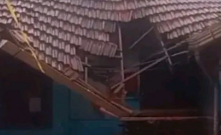 ആലപ്പുഴയിൽ സ്‌കൂൾ കെട്ടിടത്തിൻ്റെ മേൽക്കൂര തകര്‍ന്നുവീണ സംഭവം; വീഴ്ച മറച്ചുവെയ്ക്കാൻ ശ്രമം; അവശിഷ്ടങ്ങൾ ധൃതിയിൽ മാറ്റി