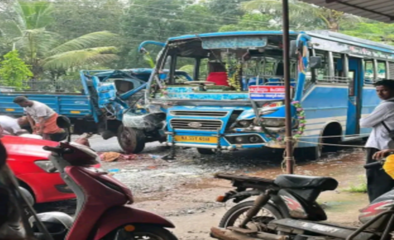 മലപ്പുറത്ത് ബസ്സും ലോറിയും കൂട്ടിയിടിച്ചു:   ലോറി ഡ്രൈവർക്ക് ഗുരുതര പരിക്ക്