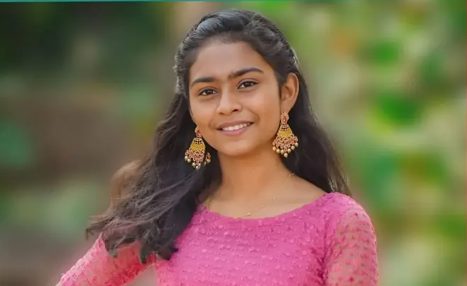 എറണാകുളത്ത് ഹോസ്റ്റൽമുറിയിൽ  വിദ്യാർഥിനി തൂങ്ങി മരിച്ചനിലയിൽ