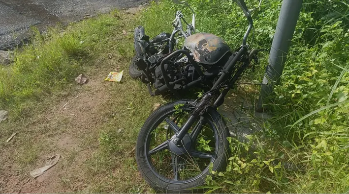 അടൂരിൽ ഓടിക്കൊണ്ടിരുന്ന ബൈക്കിന് തീപിടിച്ച്  ബൈക്ക് യാത്രികന്  പൊള്ളലേറ്റു