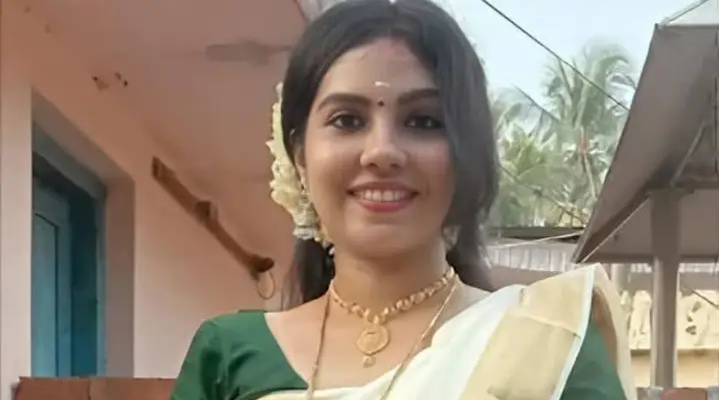 തന്റെ മകള്‍ ആത്മഹത്യ ചെയ്യില്ല. അവളെ  കൊന്നതാണ് : ഷാർജയിൽ തൂങ്ങി മരിച്ച അതുല്യയുടെ അമ്മ