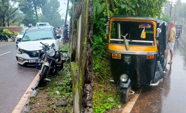 കണ്ണമംഗലത്ത് വാഹനപകടം :രണ്ടുപേർക്ക് പരുക്ക്