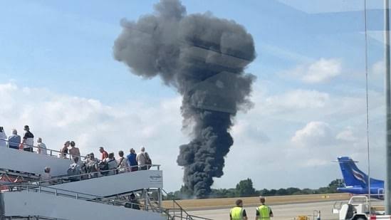 ബ്രിട്ടനില്‍ പറന്നുപൊങ്ങിയ വിമാനം കത്തിനശിച്ചു; അപകടം സൗത്ത് എന്‍ഡ് വിമാനത്താവളത്തില്‍