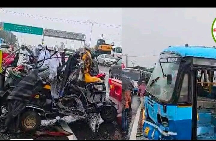 കാസര്‍കോട് റോഡരികില്‍ നിന്നവര്‍ക്കിടയിലേക്ക് ബസ് ഇടിച്ചു കയറി; 5 പേർക്ക് ദാരുണാന്ത്യം