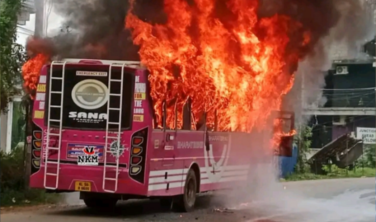 മലപ്പുറത്ത് ബസ് കത്തിയ സംഭവം : ഷോർട്ട് സർക്യൂട്ടാകാമെന്ന് എം വി