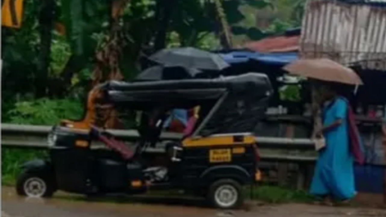 ആയൂരിൽ ഓട്ടോറിക്ഷയും ലോറിയും കൂട്ടിയിടിച്ചു :ആട്ടോ ഡ്രൈവർക്ക് ദാരുണാന്ത്യം