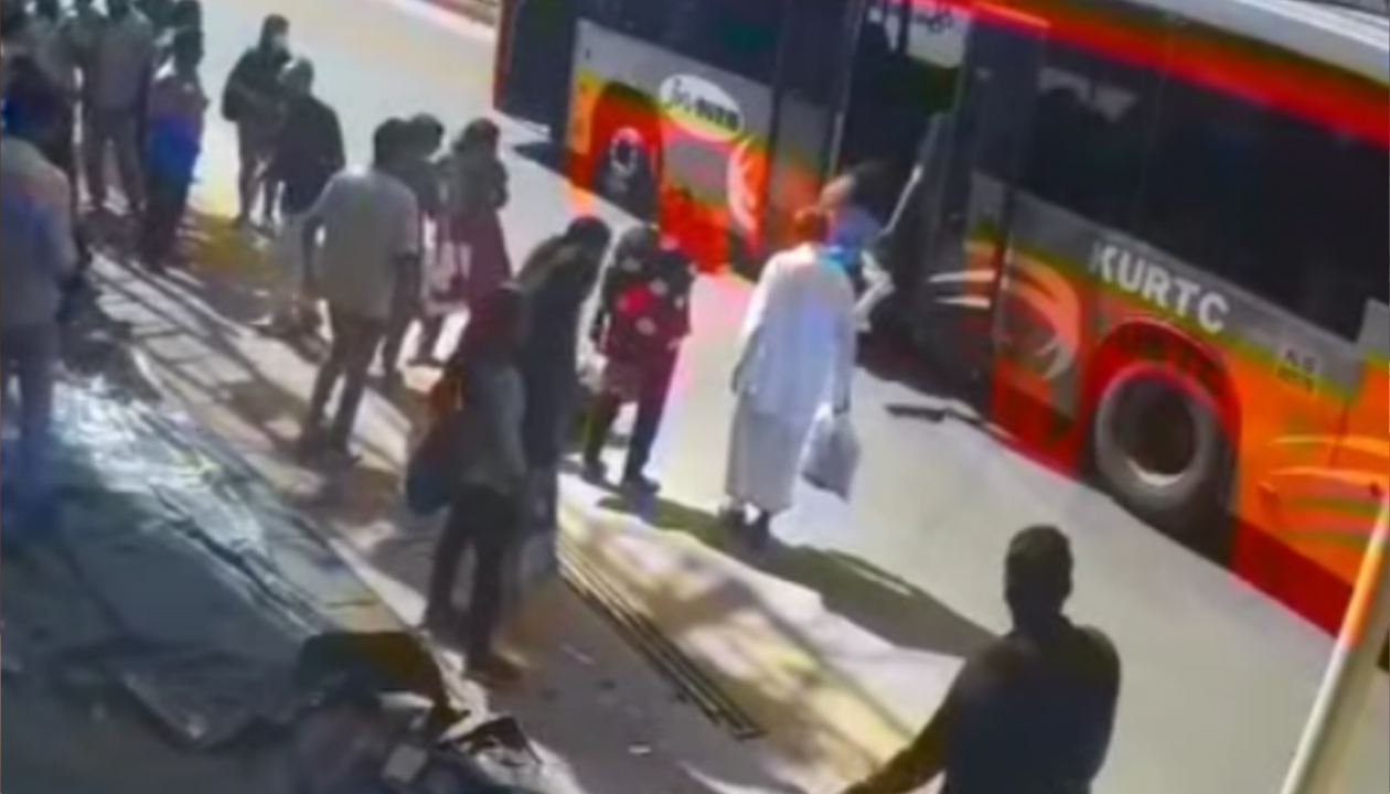 ആറ്റിങ്ങലിൽ കെഎസ്ആർടിസി ലോ ഫ്ലോർ ബസിന് തീ പിടിച്ചു.