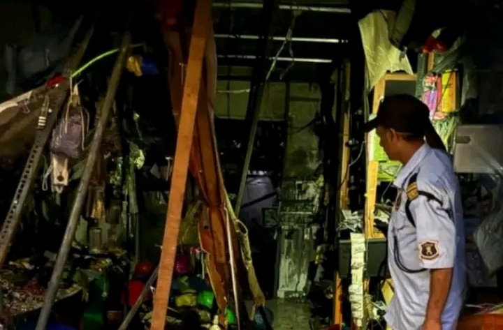 കിളിമാനൂരിൽ വ്യാപാരസ്ഥാപനത്തിന് തീപിടിച്ചു: വൻ നാശനഷ്ടം.