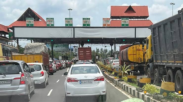 പാലിയേക്കരയിലെ ടോള്‍പിരിവ്: ഹൈക്കോടതി ഉത്തരവിനെതിരെ സുപ്രീംകോടതിയില്‍