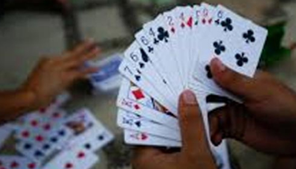 പണംവച്ച് ചീട്ടുകളി:ഒറ്റപ്പാലത്ത് 30തിനായിരം രൂപ പിടിച്ചെടുത്തു :23 പേർ കസ്റ്റഡിയിൽ