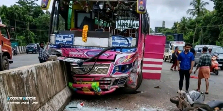 കണ്ണൂരിൽ ബസും ബൈക്കും കൂട്ടിയിച്ചു :രണ്ടുപേർക്ക് പരുക്ക്