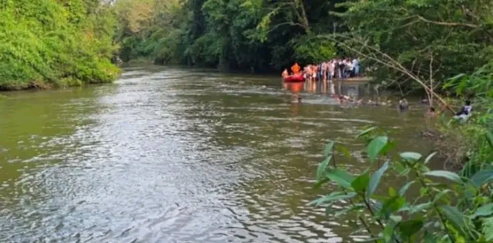 കോഴിക്കോട് അമ്മയ്‌ക്കൊപ്പം കുളിക്കാനെത്തിയ 2 കുട്ടികൾ ഒഴുക്കിൽ പെട്ടു