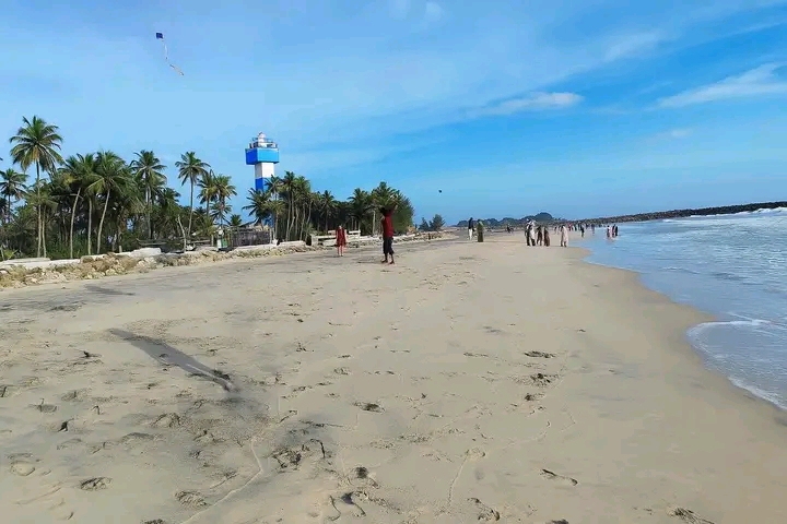 അപൂർവ്വ പ്രതിഭാസമായി വലിയഴീക്കൽ ഭാഗത്ത്  ബീച്ച് രൂപപ്പെട്ടു