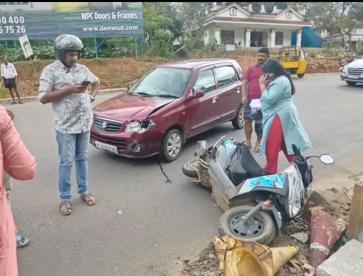 കൊച്ചിയിൽ കാറും സ്കൂട്ടറും കൂട്ടിയിടിച്ചു