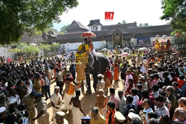 ശ്രീ പത്മനാഭ സന്നിധിയിലേക്കുള്ള നവരാത്രി വിഗ്രഹ ഘോഷയാത്ര : പത്മനാഭപുരം കൊട്ടാരത്തിൽ നിന്ന് പുറപ്പെട്ടു