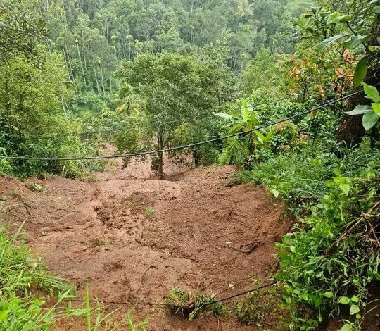 കനത്ത മഴ :ഇടുക്കിയിൽ ഒളിച്ചുപോയത് മൂന്ന് ഏക്കറിലധികം വരുന്ന കൃഷിഭൂമി