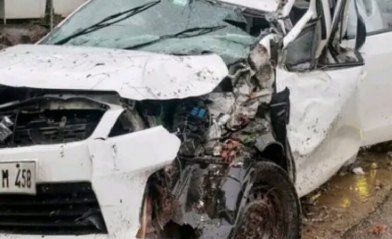 വള്ളികുന്നത്ത് കാർ അപകടത്തിൽപെട്ടു