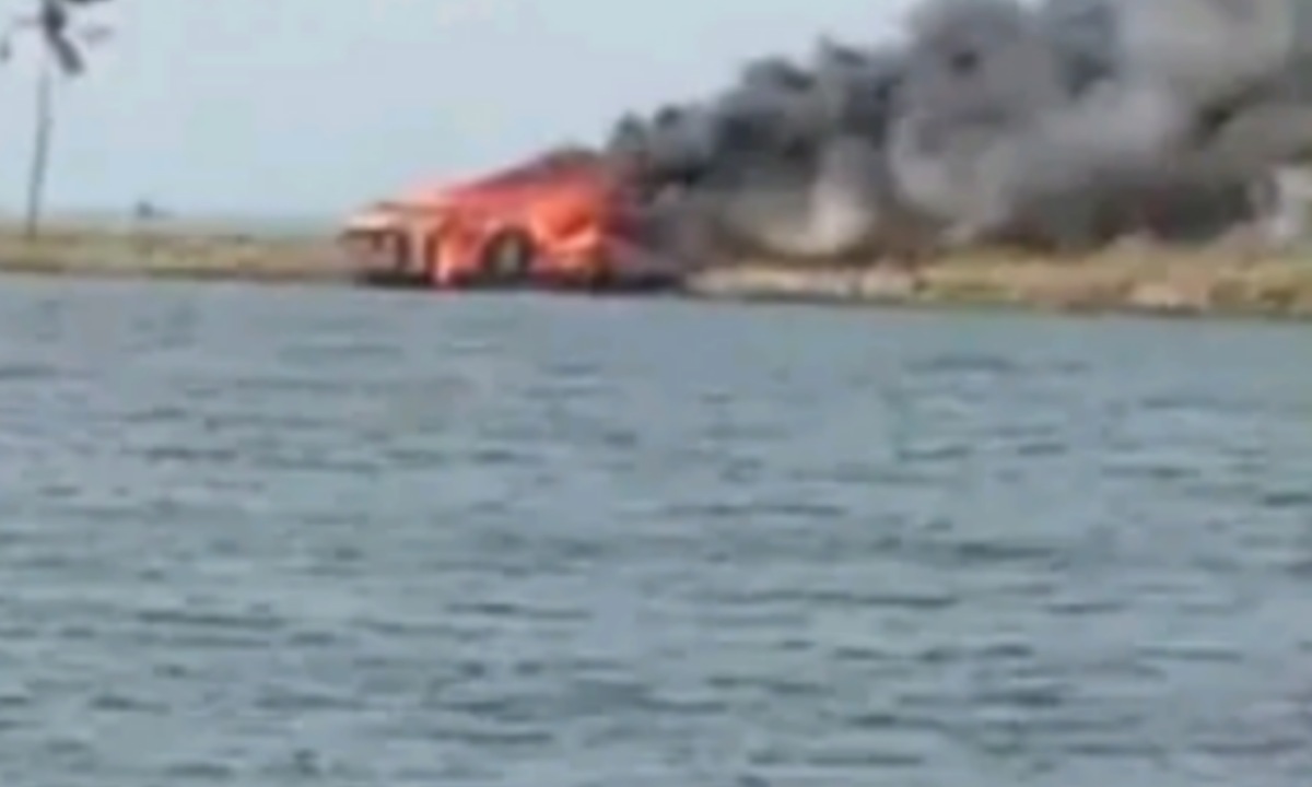 ആലപ്പുഴയിൽ ഹൗസ് ബോട്ടിന് തീപിടിച്ചു