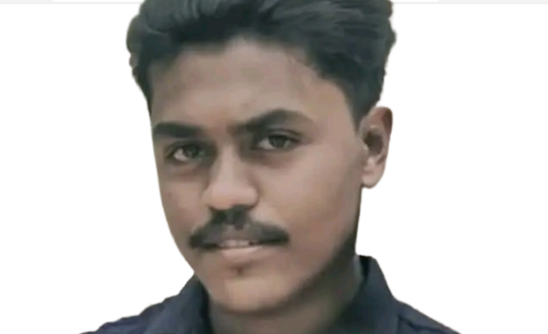 കിളിമാനൂരിൽ പിക്കപ്പില്‍ ബൈക്കിടിച്ചു: യുവാവിന് ആംബുലന്‍സ് കയറി ദാരണന്ത്യം.