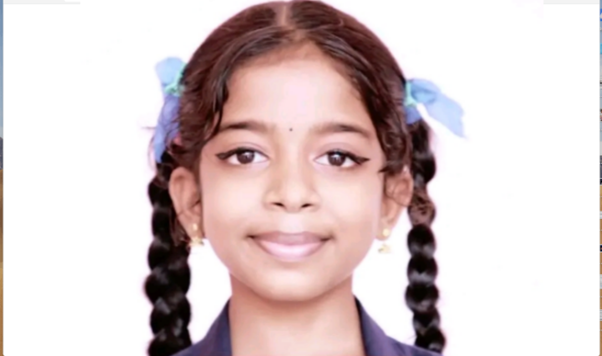 തെരുവ് നായ കുറുകെ ചാടി ആട്ടോ മറിഞ്ഞ് ആറാം ക്ലാസുകാരിക്ക് ദാരുണാന്ത്യം