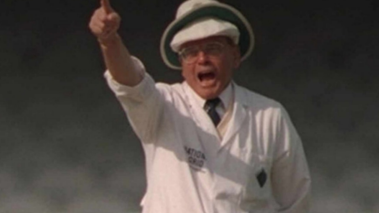 പ്രശസ്ത അംപയർ ഡിക്കി ബേർഡ് അന്തരിച്ചു