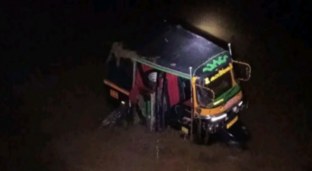 കൂത്താട്ടുകുളത്ത് ഓട്ടോ മറിഞ്ഞു:  ഡ്രൈവർക്ക് ദാരുണാന്ത്യം