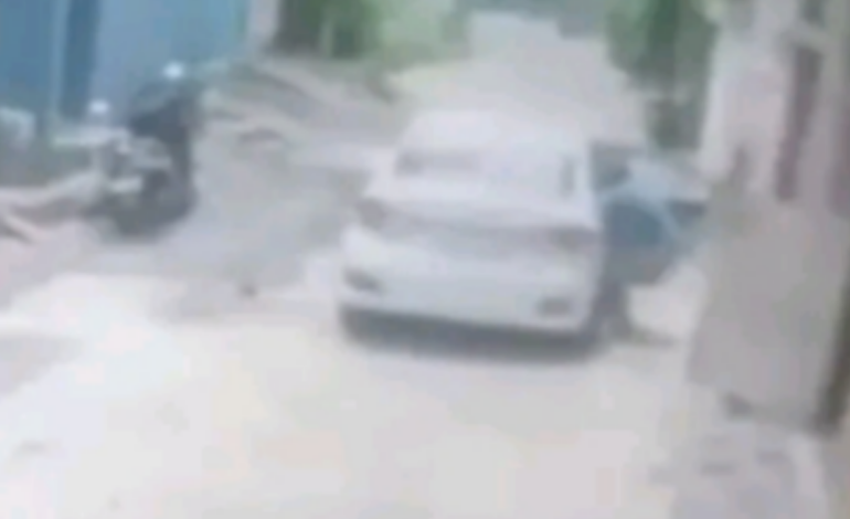 സ്കൂളിൽ നിന്ന് അച്ഛനോടൊപ്പം ഇറങ്ങിയ കുട്ടി :വെല്ലൂരിൽ നാല് വയസുകാരനെ തട്ടിക്കൊണ്ടുപോയി:കൂടെയുണ്ടായിരുന്ന അച്ഛന്റെ കണ്ണിൽ മുളകുപൊടിയെറിഞ്ഞു.