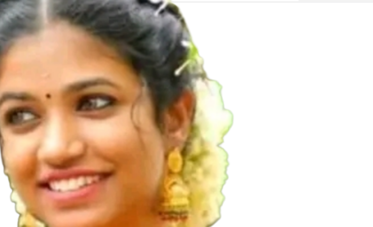 തൃപ്പൂണിത്തുറയിൽ ലോറി ഇടിച്ച് സ്കൂട്ടർ യാത്രികയായ യുവതിക്ക് ദാരുണാന്ത്യം.