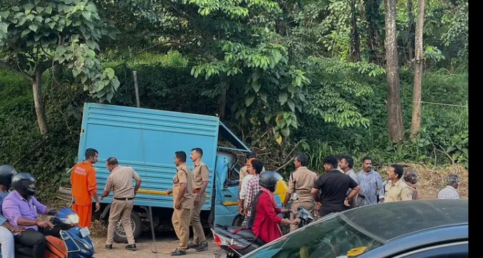 കിളിമാനൂരിൽ വാഹനാപകടത്തിൽ ഡ്രൈവർക്ക് ദാരുണാന്ത്യം