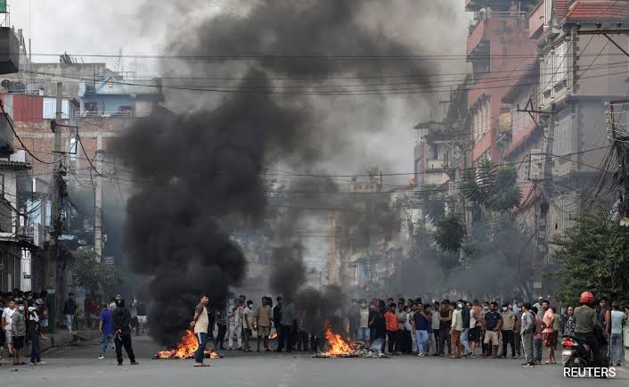 നേപ്പാള്‍ സംഘർഷം :ഉത്തർപ്രദേശിലും പശ്ചിമബംഗാളിലും കനത്ത ജാഗ്രത:വിമാന സർവീസുകൾ റദ്ദാക്കി