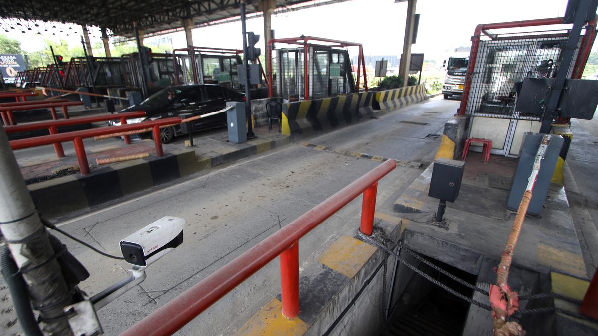 ഉപാധികളോടെ ടോൾ പിരിക്കാം :ഹൈക്കോടതി :പാലിയേക്കരയിലെ ടോൾ പിരിവ് പുനരാരംഭിക്കാൻ ഹൈക്കോടതിയുടെ അനുമതി