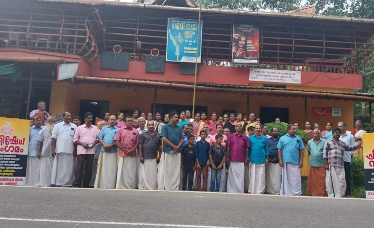 ശബരിമല യുവതി പ്രവേശനവുമായി ബന്ധപ്പെട്ട വിഷയത്തിൽ ഇപ്പോൾ സ്വീകരിച്ച നിലപാടിനെതിരെ ചെങ്ങന്നൂരിൽ പ്രതിഷേധ സംഗമം