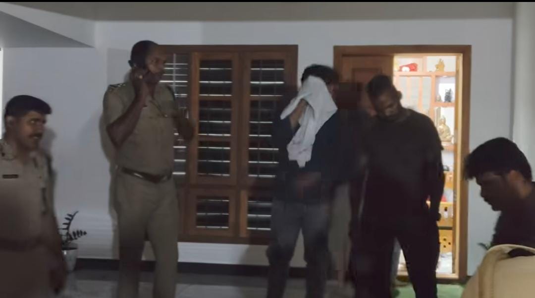 48ഗ്രാം എംഡിഎംഎ യുമായി നൂറനാട്  സ്വദേശി അഖിൽ ജി നാതിനെയും, നൂറനാട് പടനിലം പറ്റൂർ സ്വദേശി ബിനുരാജിനെയും  അറസ്റ്റ് ചെയ്തു.