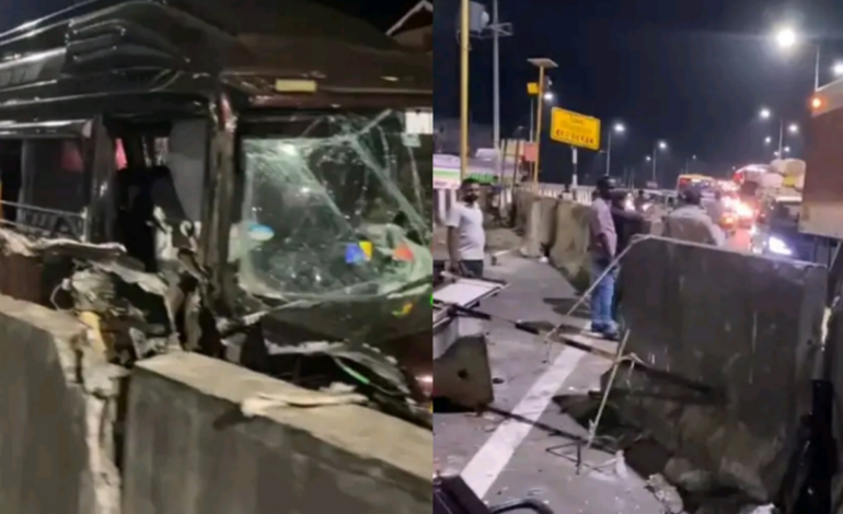 തലശ്ശേരിയിൽ നിയന്ത്രണം വിട്ട ട്രാവല്ലർ ഡിവൈഡറിൽ ഇടിച്ച് 8ഓളം പേർക്ക് പരിക്ക്.