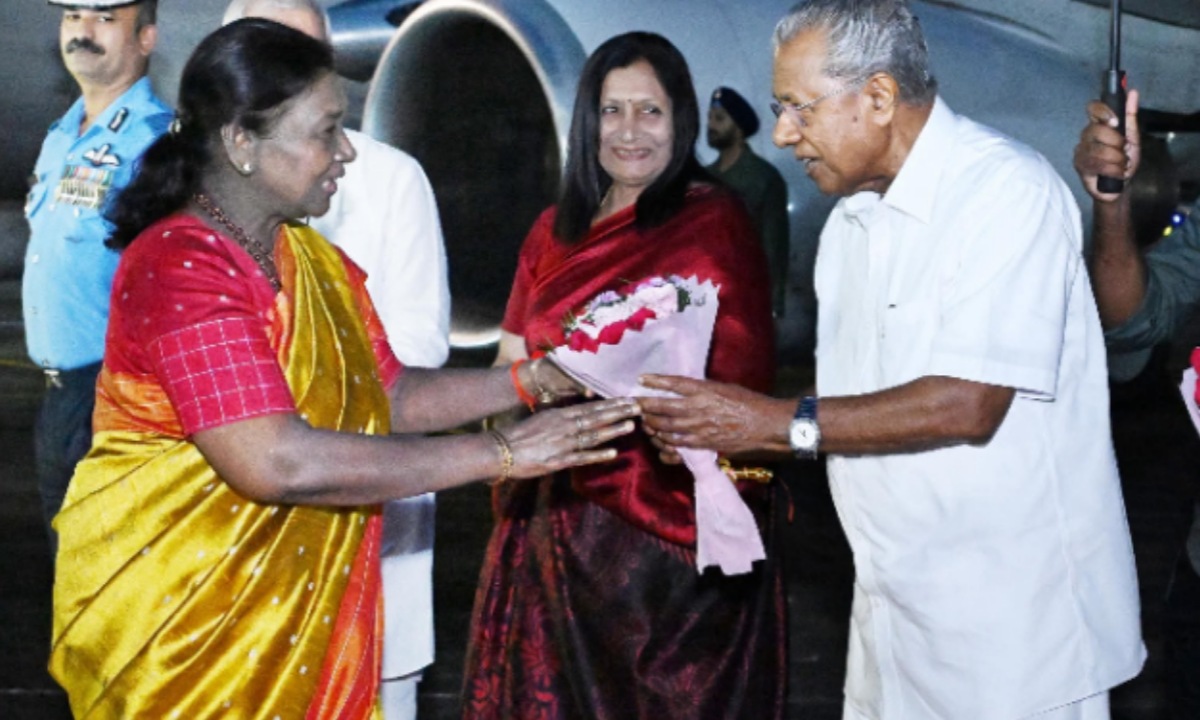 കേരളത്തിലെത്തി രാഷ്ട്രപതി ദ്രൗപദി മുർമു:വിമാനത്താവളത്തിൽ എത്തിയ രാഷ്ട്രപതിയെ മുഖ്യമന്ത്രി സ്വീകരിച്ചു