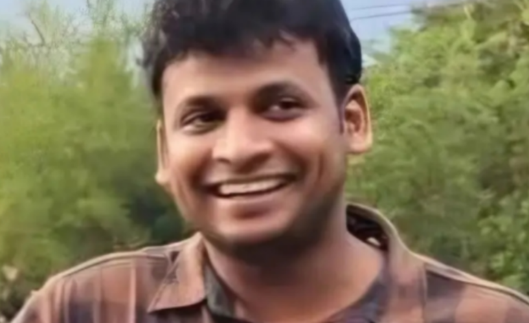 കാർ തോട്ടിലേക്ക് മറിഞ്ഞ് യുവ ഡോക്ടർക്ക് ദാരുണാന്ത്യംവൈക്കം