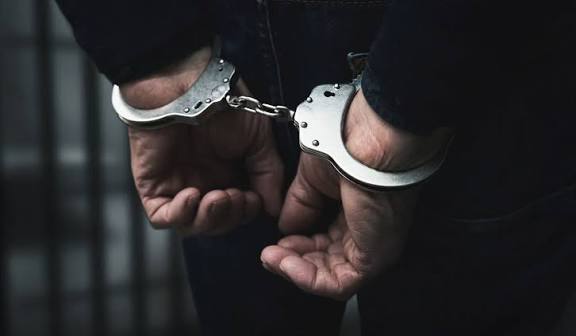 ആട്ടോ കൂലി ചോദിച്ചു : ത്രിശൂരിൽ ഡ്രൈവറെ യാത്രക്കാർ കുത്തിപ്പരിക്കേൽപ്പിച്ചു; ഒരാൾ അറസ്റ്റിൽ