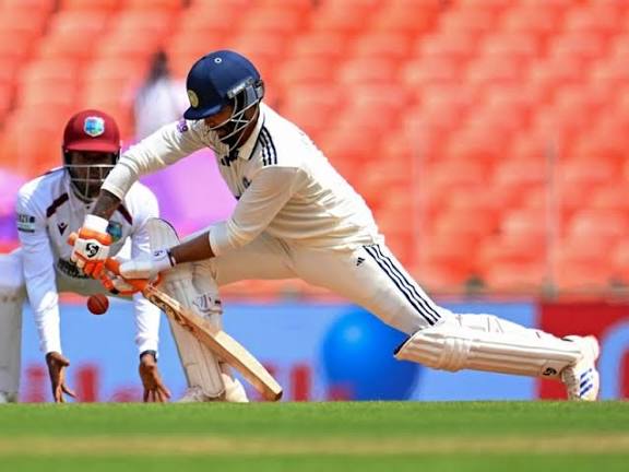 വെസ്റ്റ് ഇൻഡീസിനെതിരായ രണ്ടാം ക്രിക്കറ്റ് ടെസ്റ്റിൽ ഇന്ത്യയ്ക്ക് 121 റൺസ് വിജയലക്ഷ്യം.