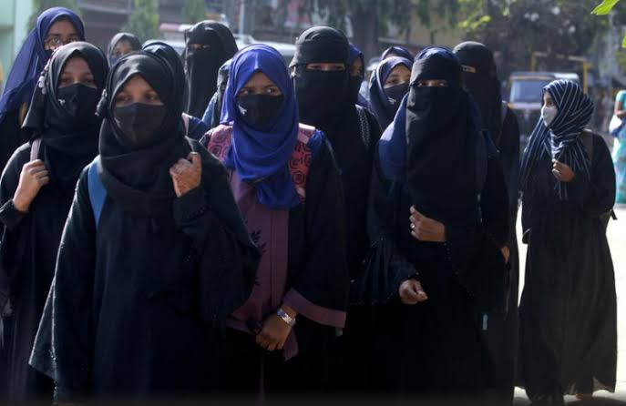 സെന്റ് റീത്താസ് ഹിജാബ് വിവാദം: “പഠിക്കില്ല” എന്ന നിലപാട്; കേസ് തീര്‍പ്പാക്കി കോടതി