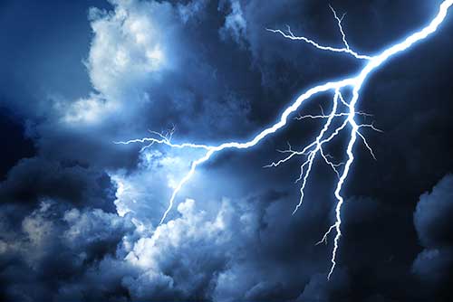 പാലക്കാട്‌ ഇടിമിന്നലേറ്റ് യുവതിക്ക് പരിക്ക്