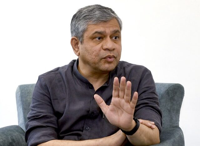 നെടുമ്പാശേരി രാജ്യാന്തര വിമാനത്താവളത്തിന് സമീപം റെയിൽവേ ‌സ്റ്റേഷൻ നിർമാണം ഉടൻ ആരംഭിക്കുന്നതിനുള്ള നടപടികൾ സ്വീകരിക്കും: അശ്വിനി വൈഷ്ണവ്.