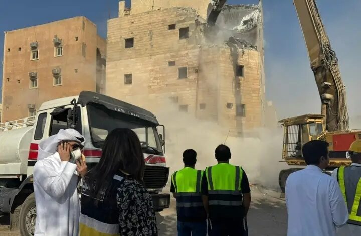 സുരക്ഷാ ഭീഷണി: ജലീബ് അൽ ഷുവൈക്കിലെ 67 കെട്ടിടങ്ങൾ പൊളിച്ചു നീക്കി