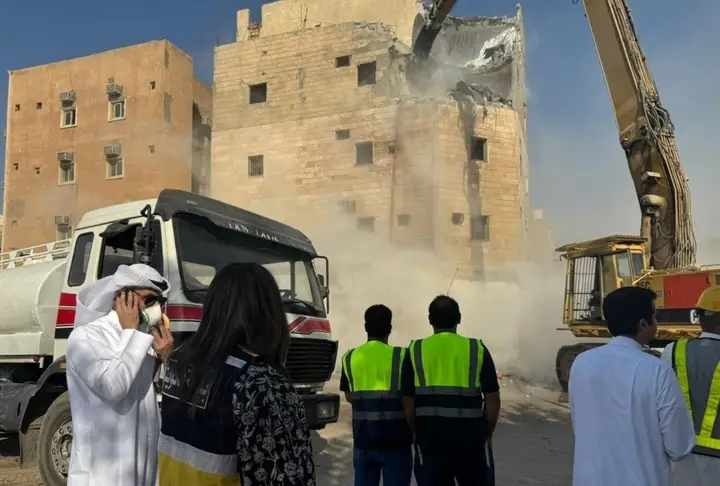 സുരക്ഷാ ഭീഷണി: ജലീബ് അൽ ഷുവൈക്കിലെ 67 കെട്ടിടങ്ങൾ പൊളിച്ചു നീക്കി